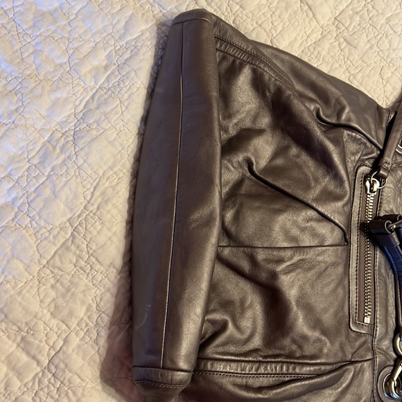 Like New Coach Leather bag in lux Silver / grey has removable strap - Picture 6 of 9